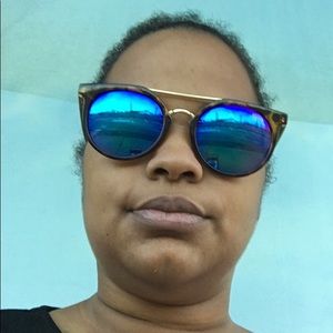 Meet your Posher, Tia